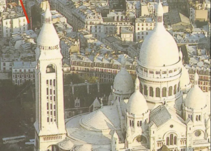 Stylish Montmartre Париж